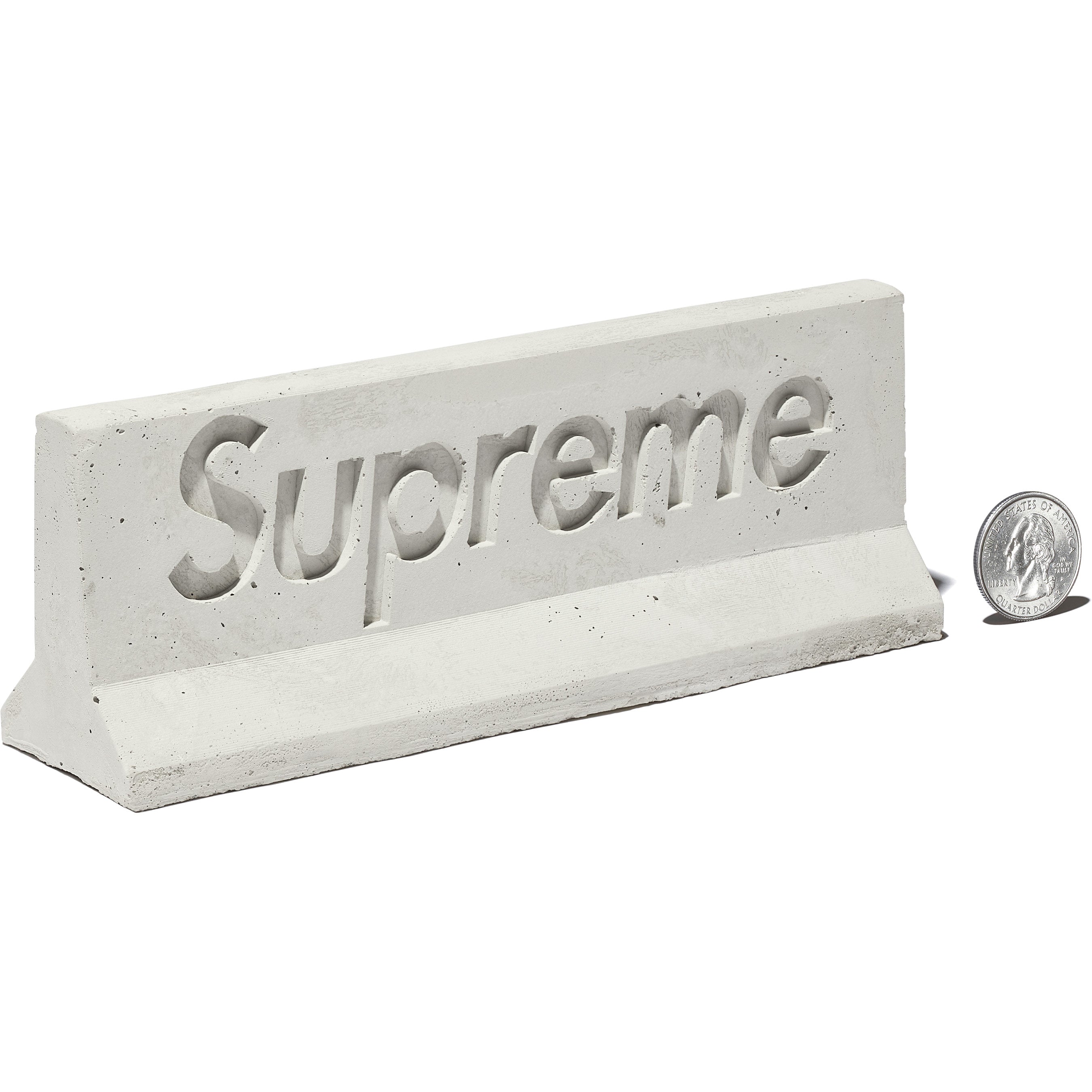 Supreme®/Mini Materials 1:12 Scale Jersey Barrier view 2